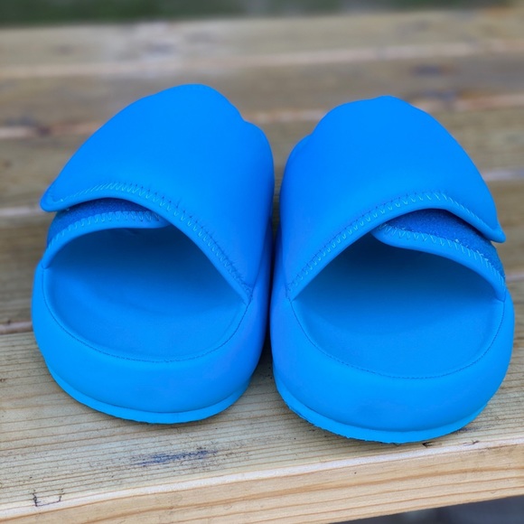 Men’s blue slides